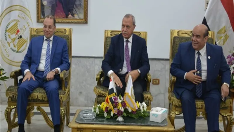 محافظ القليوبية ومساعد وزير العدل يفتتحان مكتب توثيق نادي القضاة ببنها