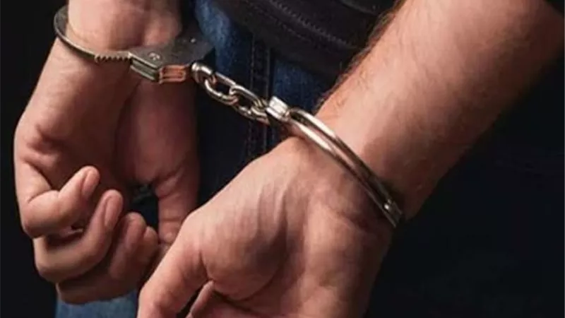 ضبط عاطل حول منزله لورشة تصنيع الاسلحة النارية والبيضاء بالمنصورة