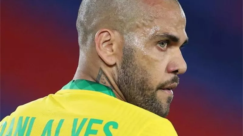 أول تعليق من داني ألفيس بعد انضمامه لقائمة البرازيل فى كأس العالم