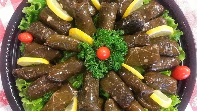 طريقة عمل ورق العنب باللحمة المفرومة