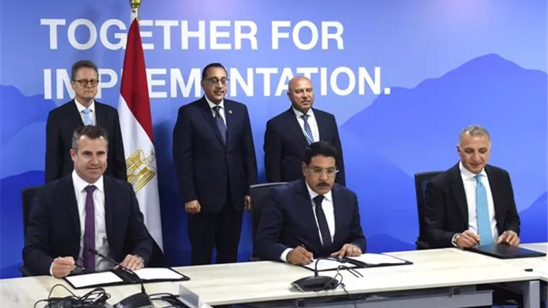 مدبولي يشهد توقيع عقد إدارة وتشغيل خط شبكة القطار الكهربائي السريع