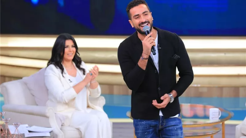 الخميس.. محمد الشرنوبي في ضيافة منى الشاذلي