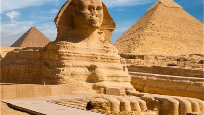 وزارة السياحة تناشد السائحين الالتزام بالضوابط والقوانين