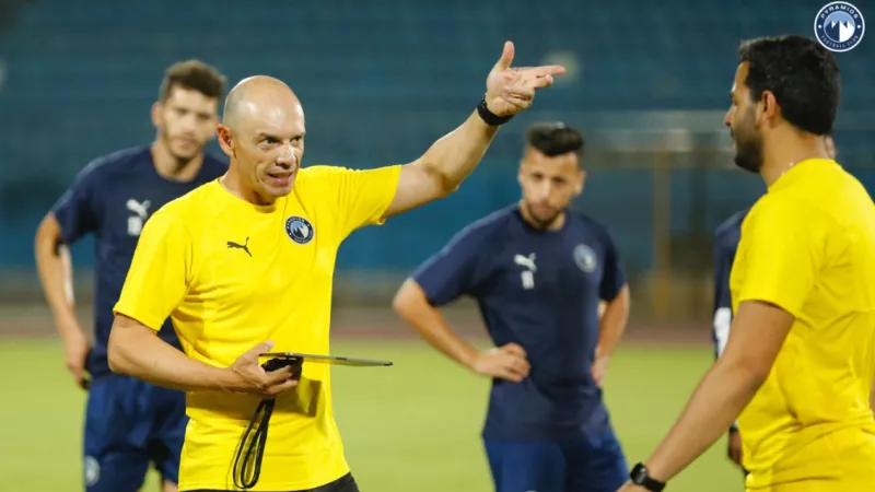 تاكيس جونياس يعلن قائمة بيراميدز لمواجهة نيجيليك بالكونفدرالية