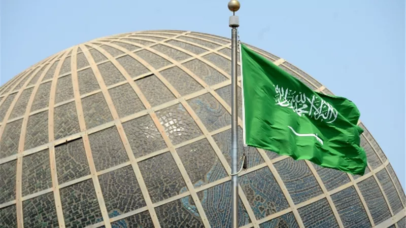 السعودية تقرّ تعديلات جديدة على مدة الإقامة وصلاحية تأشيرة الزيارة
