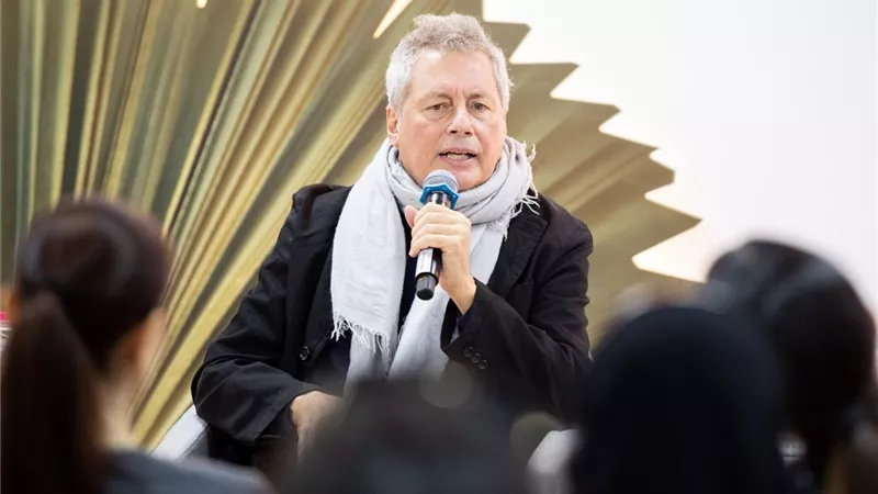المؤلف الإيطالي باريكو يكشف أسرار الكاتب الناجح