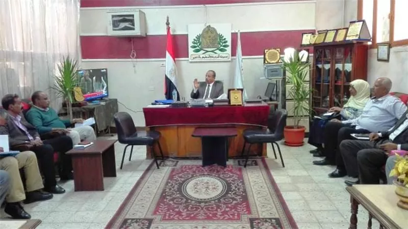 وكيل تعليم الأقصر يلتقى مديرى الإدارات بمشاركة الطب الوقائى