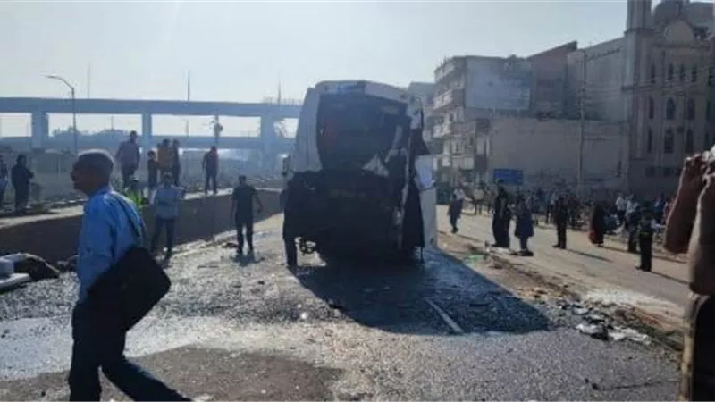إصابة 21 طالبا وطالبة فى تصادم قطار بأتوبيس بالشرقية..بالصور