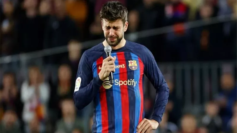 برشلونة يستقر على بديل بيكيه