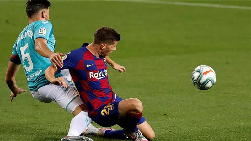 برشلونة يعيد سيناريو ريال مدريد أمام أوساسونا