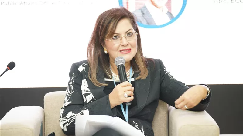 وزيرة التخطيط تشارك في «الطريق إلى الاقتصاد الأخضر»