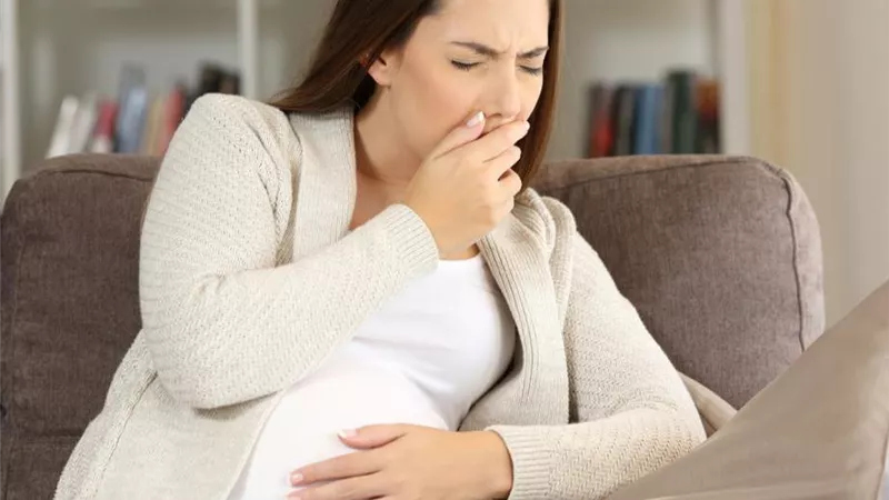 للنساء الحوامل.. تعرفي على سبب الشعور بمرارة الفم وكيف تتخلصين منه
