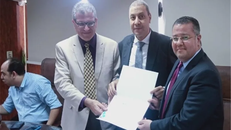 تكريم الأطباء وهيئة التمريض المتميزين بمستشفيات جامعة بنها.. صور