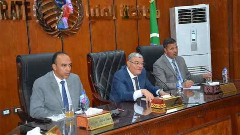 محافظ المنيا يشٌيد بجهود الدولة في تنظيم مؤتمر المناخ cop27