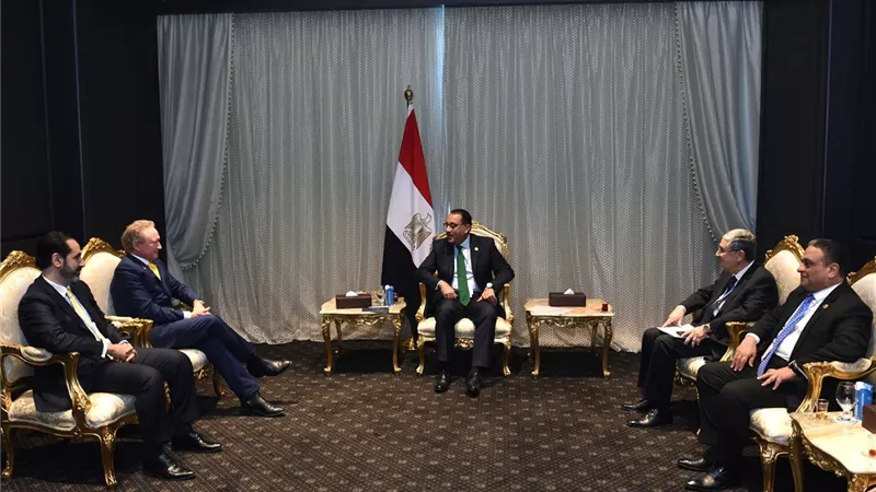رئيس الوزراء يلتقى رئيس مجموعة 