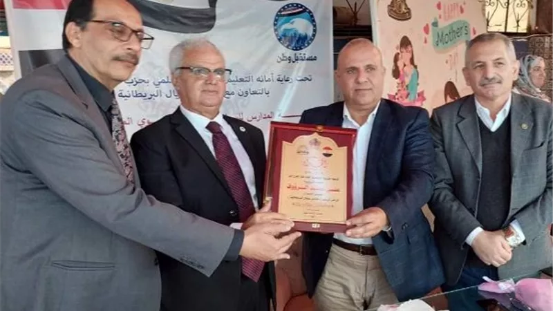 وكيل تعليم دمياط يشهد ختام مسابقات السباحة المؤهلة لبطولة الجمهورية