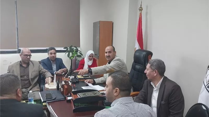 توصيل المرافق الداخلية لمنطقة ورش الحرفيين بشرق النيل ببنى سويف