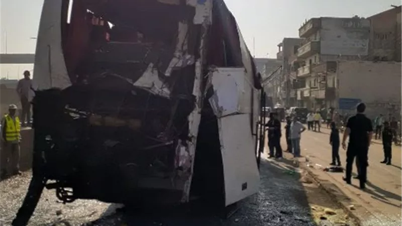 مغادرة 21 مصابا فى تصادم الأتوبيس بالقطار من مستشفيات الشرقية