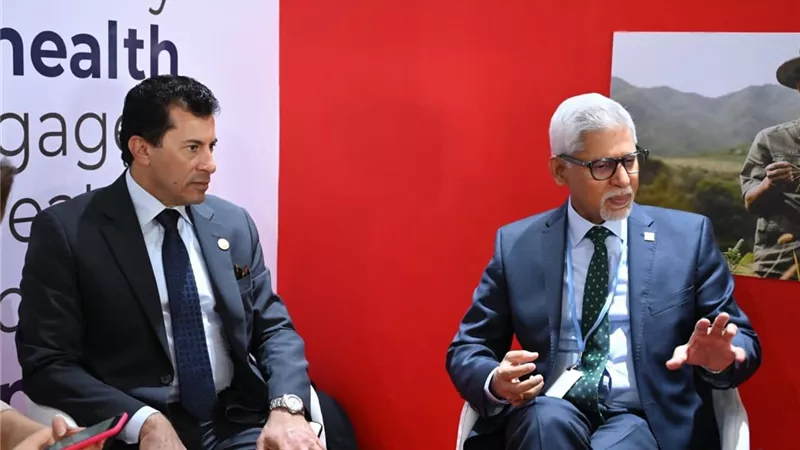 وزير الشباب يبحث التعاون مع الأمين العام للإتحاد الدولى للصليب الأحم