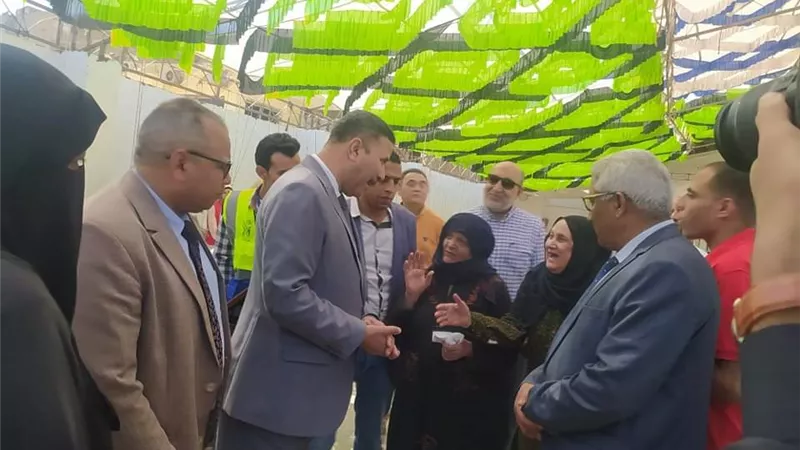 افتتاح المعرض الأول لمبادرة مع بعض نقدر بمدينة المنيا