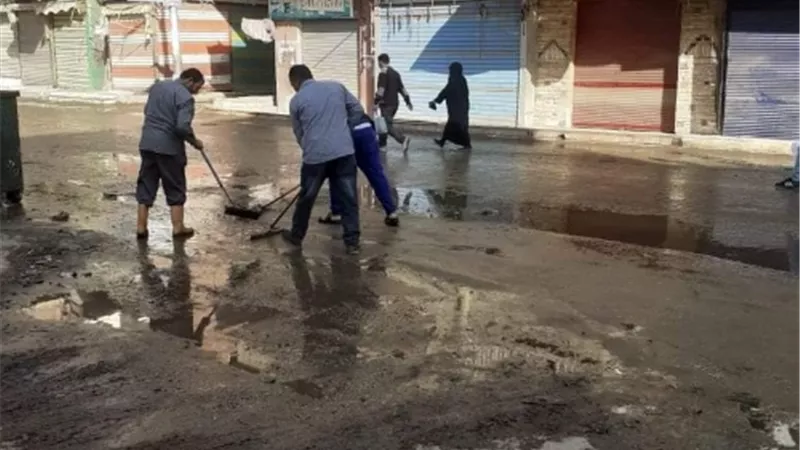 انفجار خط طرد صرف صحي بمدينة طوخ.. صور