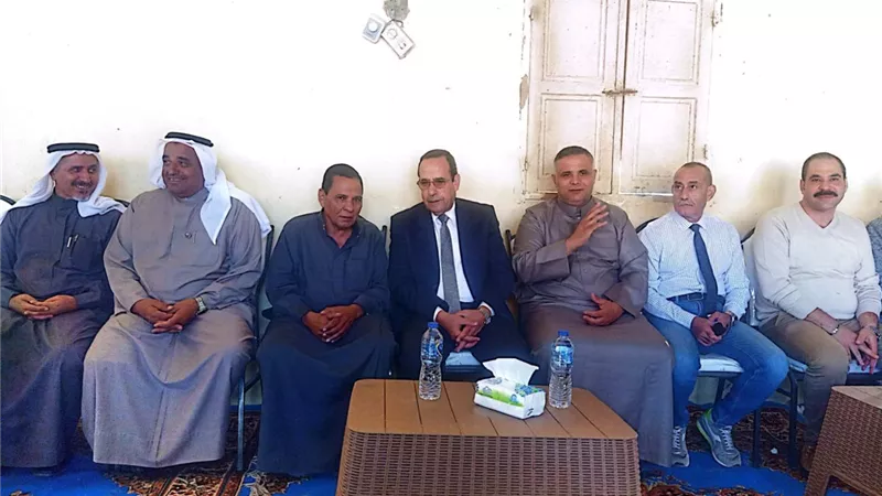 محافظ شمال سيناء يعزى أسر شهداء بئر العبد