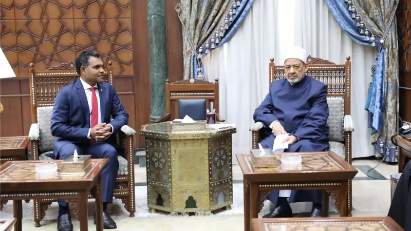 الرئيس المالديفي يدعو شيخ الأزهر لزيارة البلاد