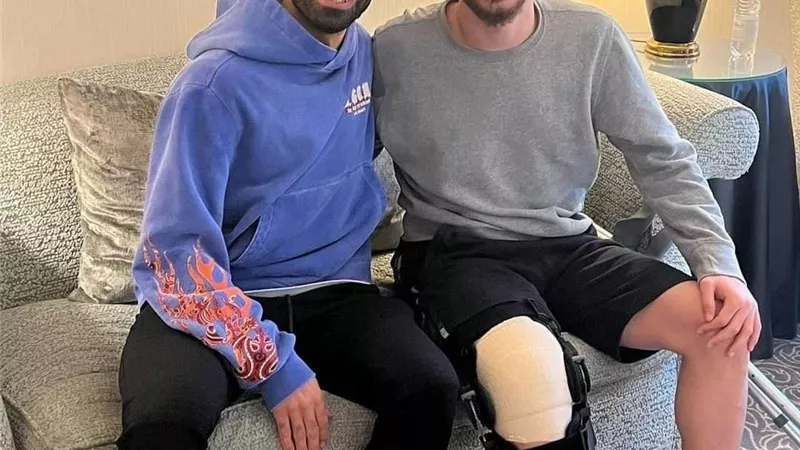 محمد صلاح يزو الونش بعد خضوعه لجراحة فى انجلترا