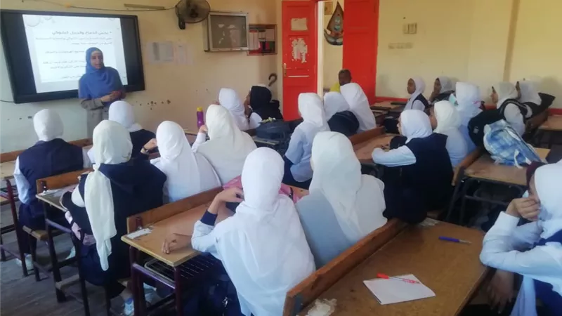 ندوة التوعية بأهمية ترشيد إستهلاك المياه بمدرسة الثانوية بنات بإسنا