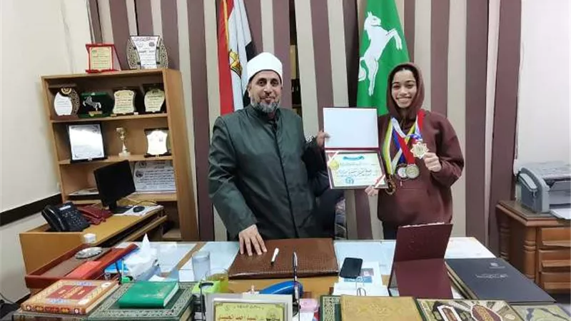 منطقة الشرقية الازهرية تكرم بطلة العالم وأفريقيا للكارتية