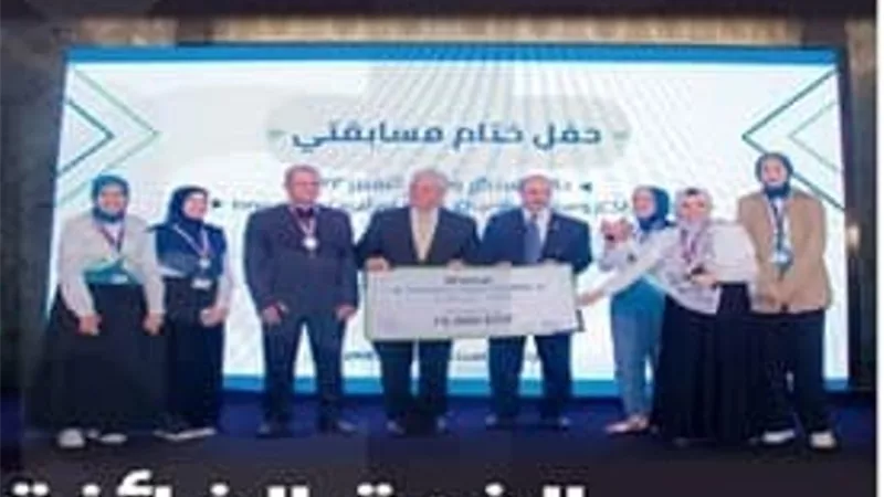أيمن عاشور يستعرض تقريرًا حول جهود جامعة كفرالشيخ فى مواجهة المُناخ
