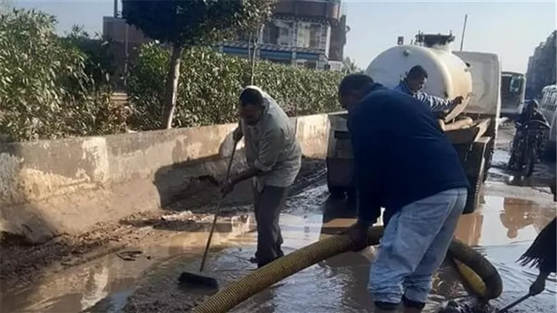 فضل التطوع لتجفيف الطرقات من مياه الأمطار