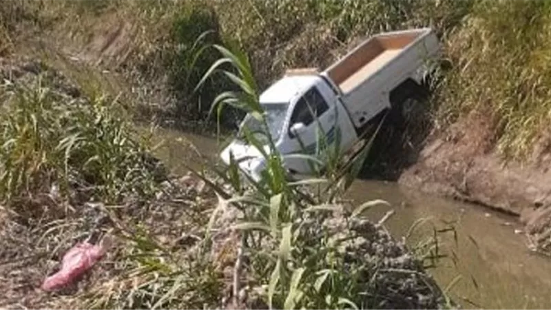 سقوط سيارة بترعة جانبية بالإسماعيلية