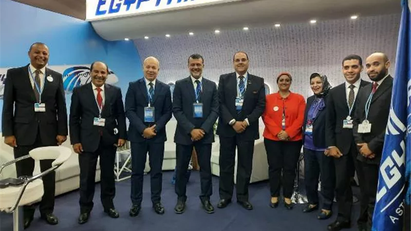 يحيى زكريا ورئيس الخطوط يتفقدان جناحي الشركة بمؤتمر COP27