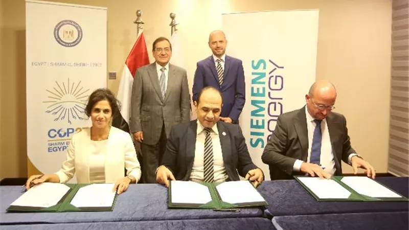 الملا يشهدالتوقيع مع سيمنس للاستثمارفي العنصرالبشري في إزالة الكربون