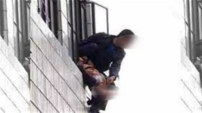 صياد يلقي بزوجته من شرفة المنزل بالعصافرة في الدقهلية