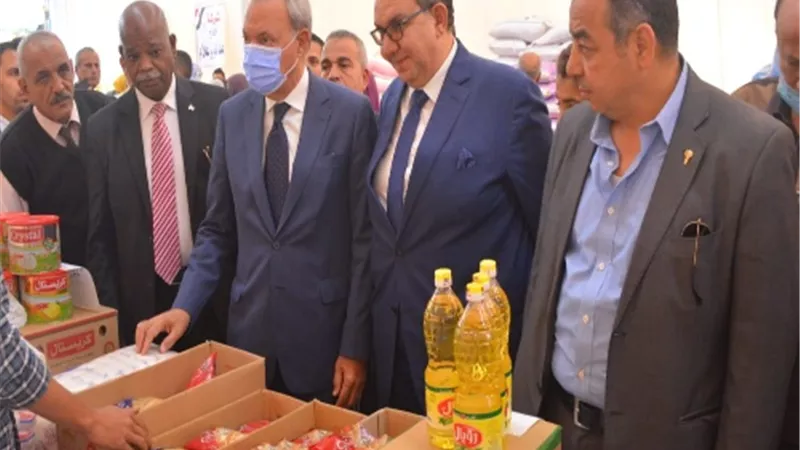 محافظ القليوبية يفتتح معرض السلع الغذائية بمدينة طوخ