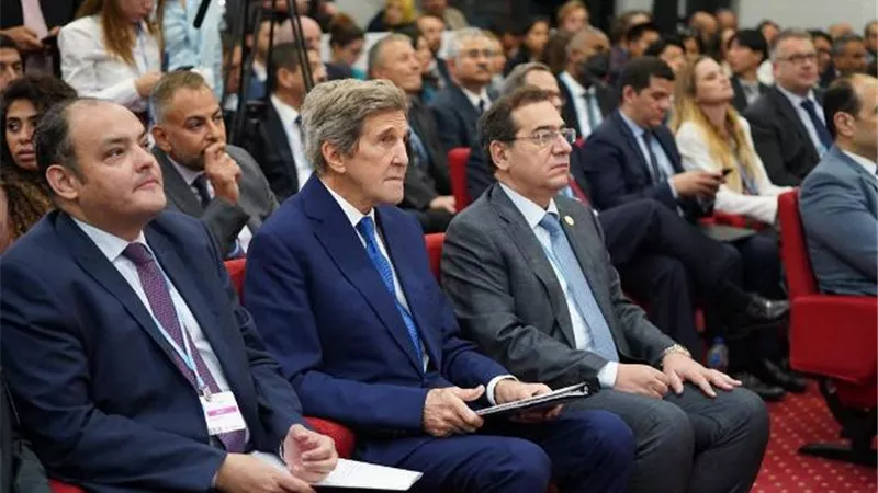 الملا والمبعوث الأمريكي للمناخ يفتتحان فعاليات يوم إزالة الكربون