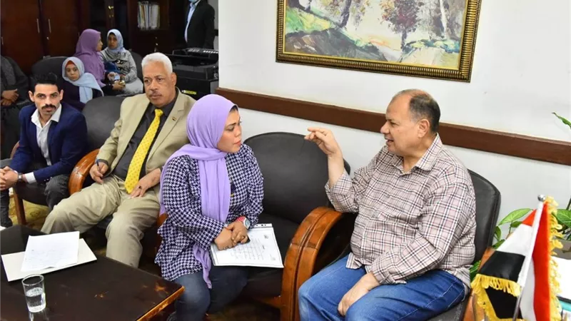 محافظ أسيوط يستعرض مطالب ذوي الهمم..صور