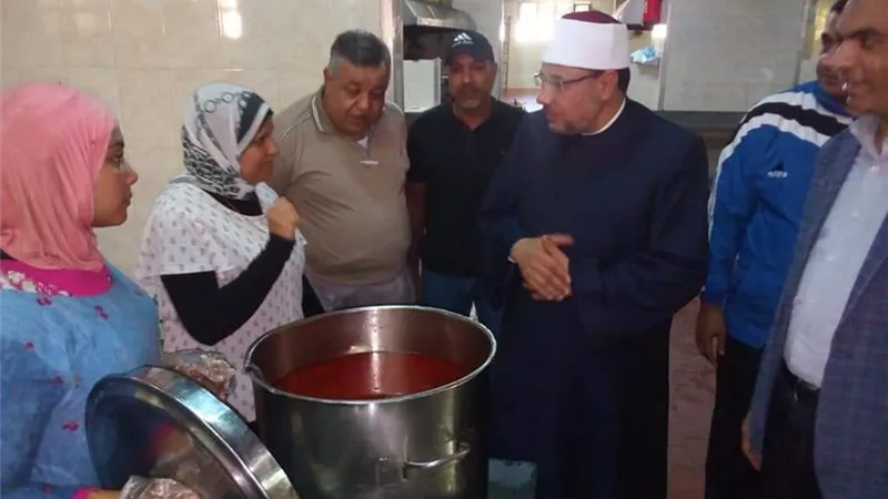 نائب رئيس جامعة الأزهر يتفقد المطبخ والمدينة الجامعية بأسيوط..صور