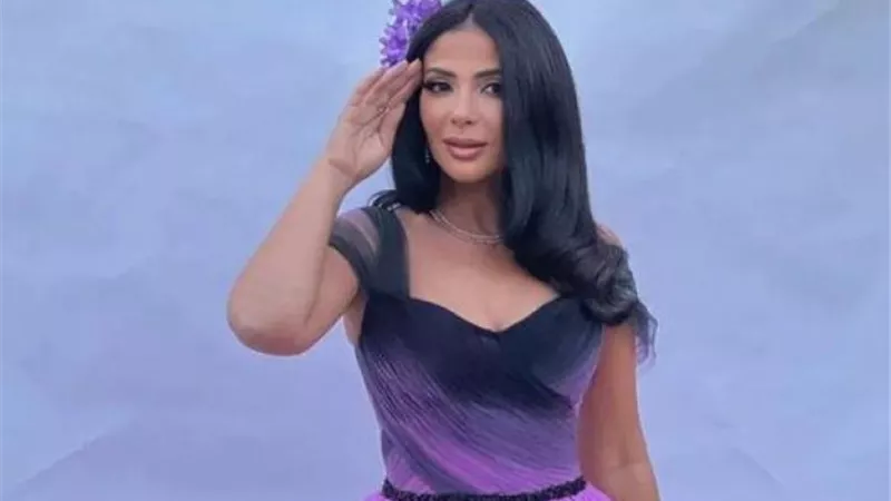 منى زكي: سعيدة بمقابلة الجمهور السعودي وبالعودة للمسرح