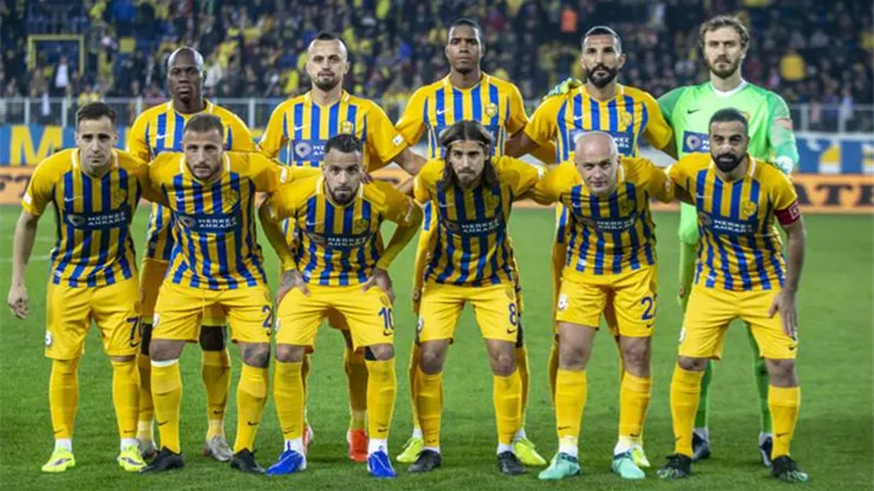 التعادل السلبى في الشوط الأول .. مباراة أنقرة جوجو أمام طرابزون