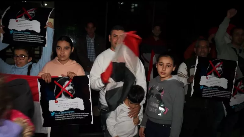 المصريون في اليونان ينظمون وقفة لتأييد الرئيس السيسي ضد مخططات الإخوان (فيديو)