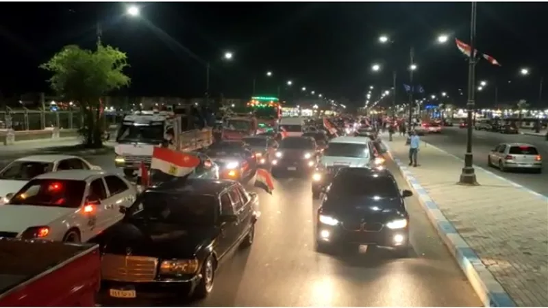 مسيرات بالأعلام والسيارات في الشروق دعماً للدولة المصرية.. فيديو