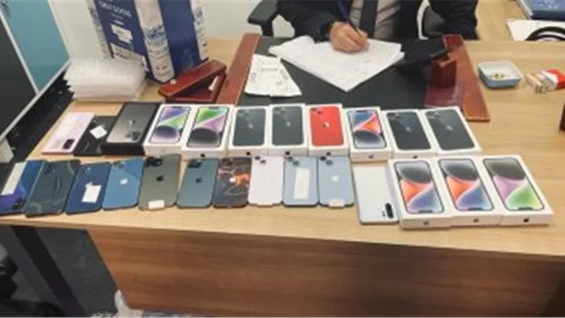 ضبط راكب حاول استغلال ازدحام صالة الوصول بالركاب لتهريب ٢٤ تليفون