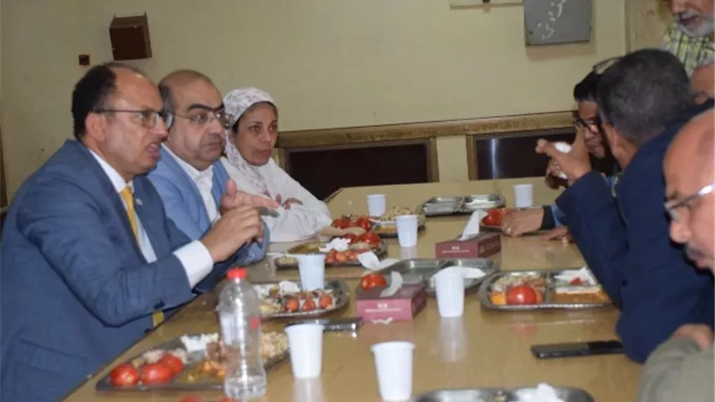 زيارة مفاجئة لرئيس جامعة حلوان لأهم منشآت الحرم الجامعى.. بالصور