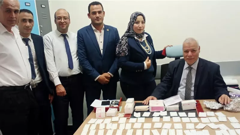ضبط راكبين بحوزتهما عقاقير مخدرة داخل علب لادوية مختلفة