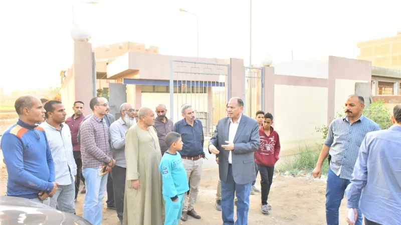 محافظ أسيوط يتفقد أعمال تنفيذ محطة رفع صرف صحى مساكن كوم ابوشيل