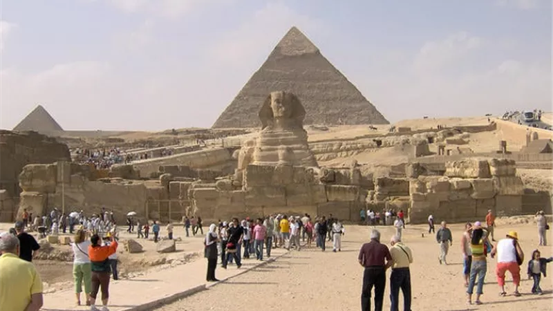 منطقة أهرامات الجيزة تستمر في استقبال الوفود الرسمية من مؤتمر المناخ