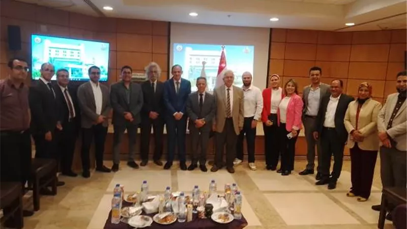 نقيب الأطباء فى زايد التخصصى وتبرع مصر العطاء بوحدتي غسيل كلوى